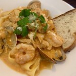 ピオッポ - 海老とアサリのトマトクリーム(生パスタ)  ＋¥300