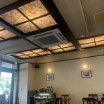 ピオッポ - 店内天井