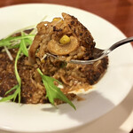 ロス・アンジェルス - ・山小屋風おこげのピラフリフト
      マッシュルーム、グリンピース、ポテト入りで
      ボリューミーながら優しい味わいなので
      飽きることなく食べられます
      外カリッ！中しっとりな食感のコントラストも良き