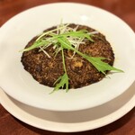 ロス・アンジェルス - ・山小屋風おこげのピラフ　¥1,190
      自家製デミをたっぷり使用した焼きピラフ
      見た目より軽い味わいで
      お焦げの香ばしさと白髪ネギがベストマッチ
      コチラには2/3サイズ ¥970もあり〼