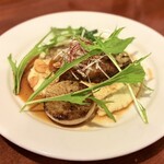 ロス・アンジェルス - ・自家製やわらか牛角煮のステーキ（100g）　¥980
                                　〈自家製マッシュポテト添え〉
                                自家製の牛角煮ステーキは柔らかく甘辛味が良き
                                付け合わせの大根ステーキも◎
                                滑らかなマッシュポテトが堪りません♡