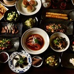 齊華房 - 料理写真:豊富な種類の点心と小皿料理