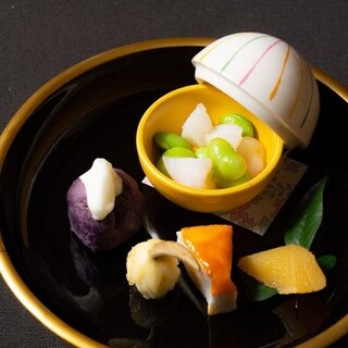 伝統的かつ洗練された和食を味わう