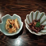 魚っこや - お通し、ほや刺し身とイカの煮付け