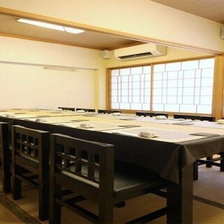 【22名様まで】2階フロア貸切◎3つの個室を行き来する開放感のある宴会スタイル