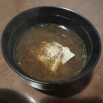 旅館山翠 - 汁物　　　赤出汁　　ちょっと薄め
