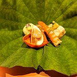 銀座 しのはら - 葉の上の料理