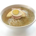 味楽園 - ご注文頂いてから打つ手打ち冷麺は、‘コシ’と‘ネバリ’共に、〆にはおすすめの一品です。