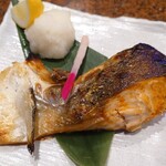 江戸前すし百萬石 幸町店 - サーモンカマ焼き　880円