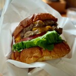 Burger & Smile Maker's - ダブルチーズバーガー！パティ2枚で肉肉しさも2倍！！