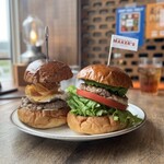 Burger & Smile Maker's - お友達の注文、サワークリームオニオンバーガーとアボカドバーガー！アボカドオススメです！