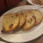 ワインノルイスケ るいすけ2号店 - バケット添え