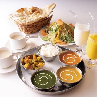 インドのドリンクなどお酒が充実！本格ラッシーもおすすめ♪