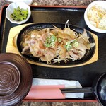 Tonio - 生姜焼膳￥890。なかなかのボリューム。