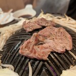 羊肉炭火焼 肉汁屋 - 