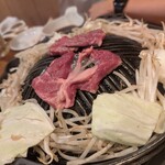 羊肉炭火焼 肉汁屋 - 