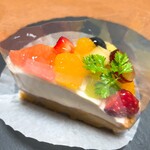 mogute - いろいろフルーツのレアチーズタルト
