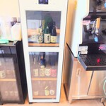 うな賀 - "ひつまぶし"用の"出汁"(セルフ)は、カウンター左端のお向かいにあります。