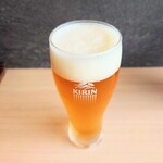 うな賀 - 凍ったグラスにキンキンのビールを注いでくれます。