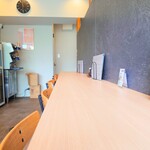 うな賀 - 厨房前のカウンター席。