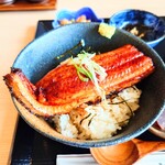 うな賀 - "ひつまぶし"仕様の"うな丼"。