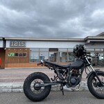 栗山製菓駅前売店 - JR栗山駅のすぐ向かいにあります