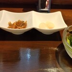 Sion - ピクルスとサラダ付き