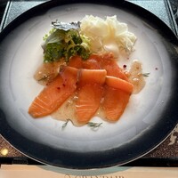 鉄板焼 葵 - サーモンとチーズ日向夏のドレッシング
