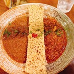 麻布十番 薬膳カレー 新海 本店 - 2種のカレーの3番と4番。大豆ライスに変更。
