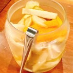 麻布十番 薬膳カレー 新海 本店 - ランチ食べ放題のピクルス。いろいろな野菜が良い塩梅で浸かっていて、カレーのお供に最高でした。