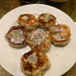 王府井 酒家 - 焼きニラまんじゅう？