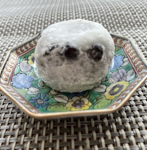 餡子たっぷりの豆大福』by mg1116 : 和菓子処 大角玉屋 銀座店