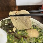 らーめん楓神 - チャーシューリフト。