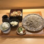 蕎麦酒房 つなぎや - 料理写真:ざる蕎麦の粗挽き、大山鶏とり天重の小