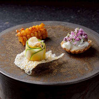 旬の食材を堪能できる店主おまかせコース17,000円～