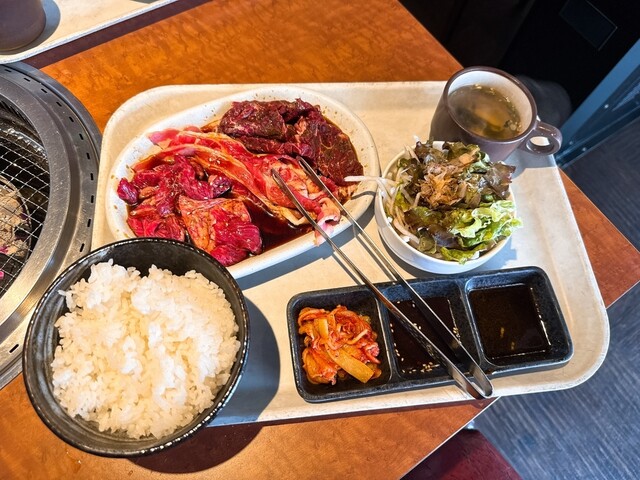 Sumibi Yakiniku HONMACHI