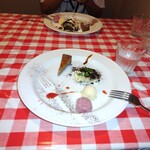 OSTERIA NAKANO - 巨峰のシャーベット　ココナッツミルクのシャーベット　巨峰のシャーベットは食べると本当に巨峰でした。めちゃ美味　クルミのケーキ　　ティラミス