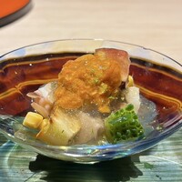 銀座うち山 - 前菜（季節の食材盛合せの一品）
                    夏野菜満載に泥障烏賊の食感が楽しい一品です♪