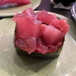 亀正くるくる寿司 - まぐろぶつ