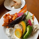 エコモレストラン - ローストチキンのチキンチャップサラダ
　ハーフサイズ