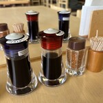 讃岐うどん むらさき - 醤油・ソース・七味