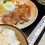 たかやす - 料理写真:ポークソテー定食@1,000円  いつもコレ。美味いから。早く身体作ってとんかつ食べたい。。。