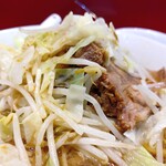 ラーメン二郎 - 豚の厚み