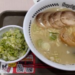 スガキヤ - 料理写真:肉入ラーメン大盛り＋ネギ10倍トッピング