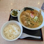 かもしか食堂 - 料理写真:はくしゅう味噌中華チャーシュー（1200円）ご飯（180円）