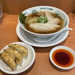 日高屋 - 料理写真:チャーシューメンと3個餃子