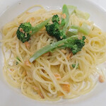 Naga～n Cucina Italiana - スモークサーモンとブロッコリーのにクリームソースパスタ