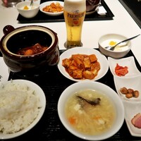 金香楼 - 牛バラ肉の特製タレ壷煮＋豆腐煮込み＋グラスビール