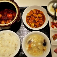 金香楼 - 豚バラ肉の特製タレ壷煮＋豆腐煮込み