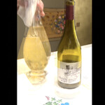 ラ・ロマネ 朝霞 - クリスタルにChardonnayが輝くデキャンティング　　キラキラとタブリング〜魔法がかけられました　byまみこまみこ